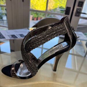 Badgley Mischka Metallic silver dandles shoes,  Size 9 Excellent Condition